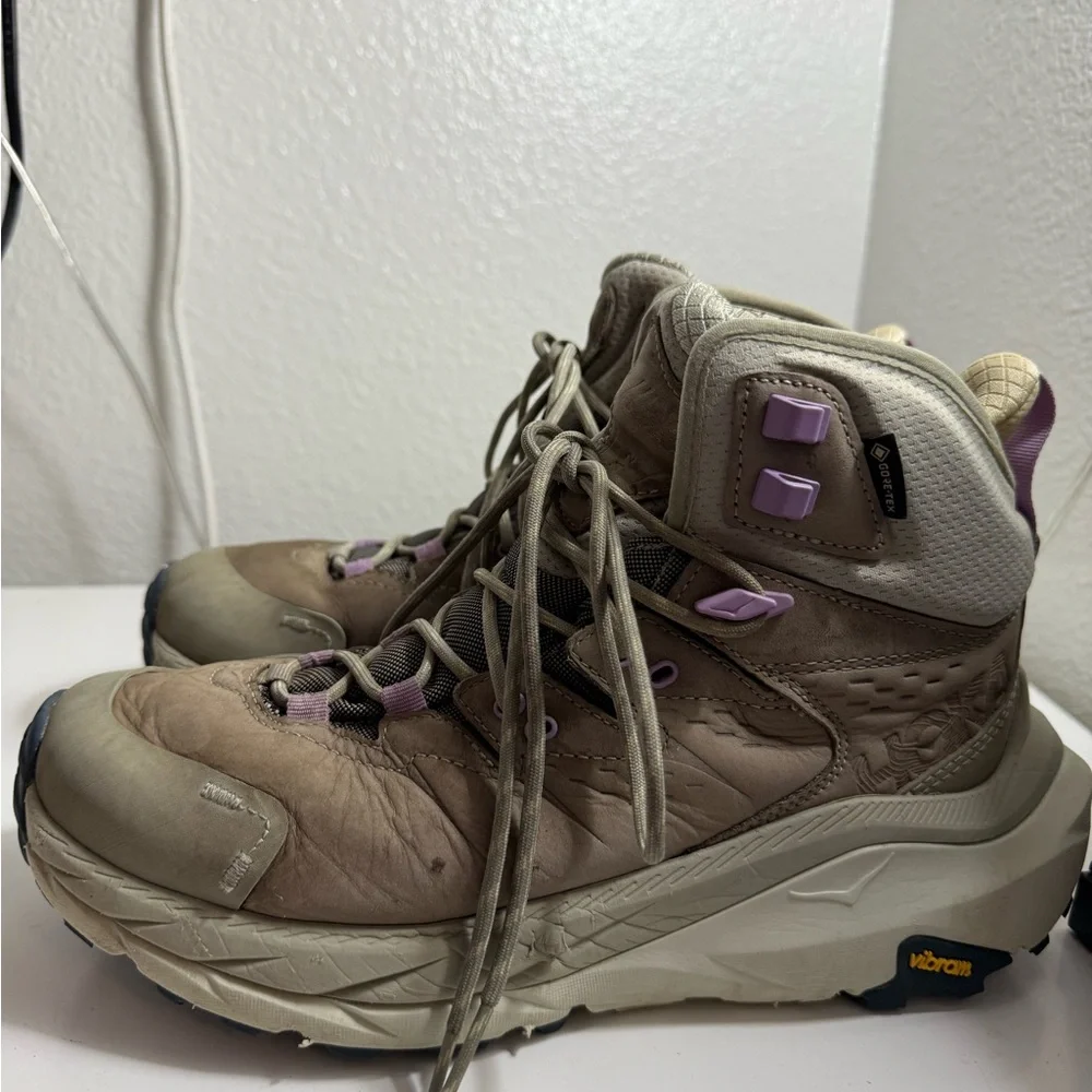 Hoka Women's Kaha 2 Gore-Tex Boots - Beige and Lavender - Picture 4 of 8